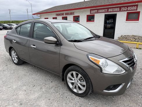 Used 2015 Nissan Versa FWD image 1
