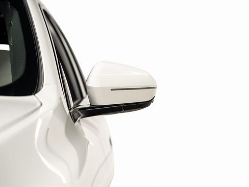 Used 2023 BMW 740i w/ Luxury Rear Seating Package image 12