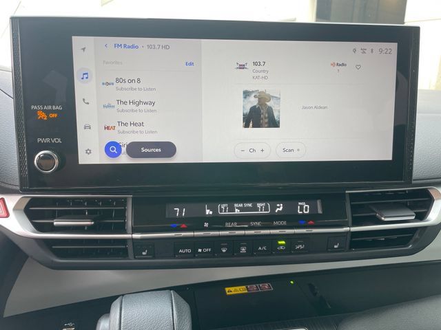 Used 2025 Toyota Sienna XLE FWD image 20