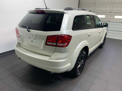 Used 2017 Dodge Journey SE w/ Blacktop Package image 3