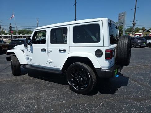Used 2022 Jeep Wrangler Unlimited Sahara w/ Cold Weather Group AWD/4WD image 4
