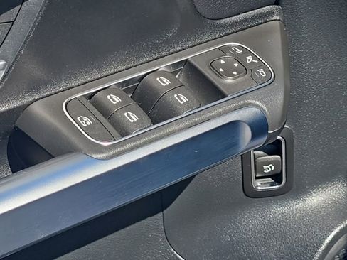 Used 2025 Mercedes-Benz GLB 250 GLB 250 image 14