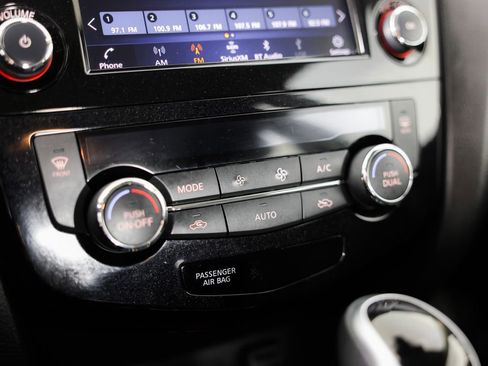 Used 2021 Nissan Rogue Sport SV image 26