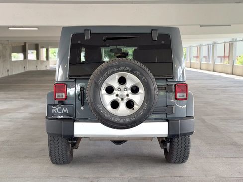 Used 2014 Jeep Wrangler Unlimited Sahara w/ Connectivity Group AWD/4WD image 6