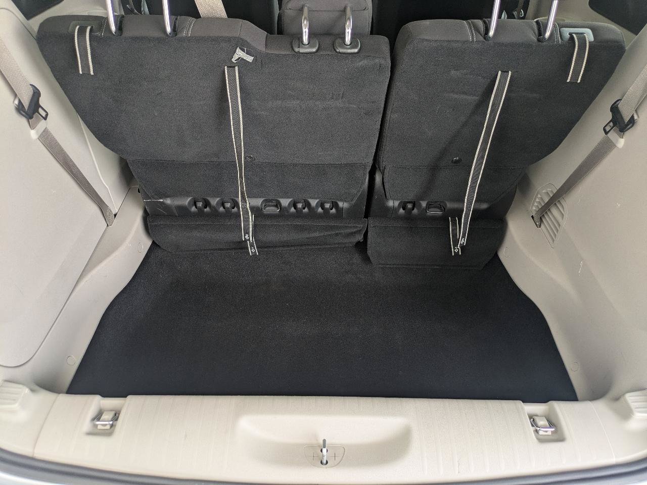 Used 2022 Chrysler Voyager LX FWD image 19