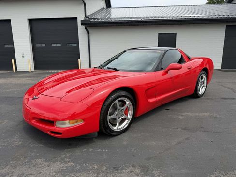 Used 2002 Chevrolet Corvette Coupe w/ Preferred Equipment Group2 RWD image 2