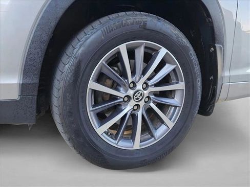 Used 2017 Toyota Highlander XLE image 25