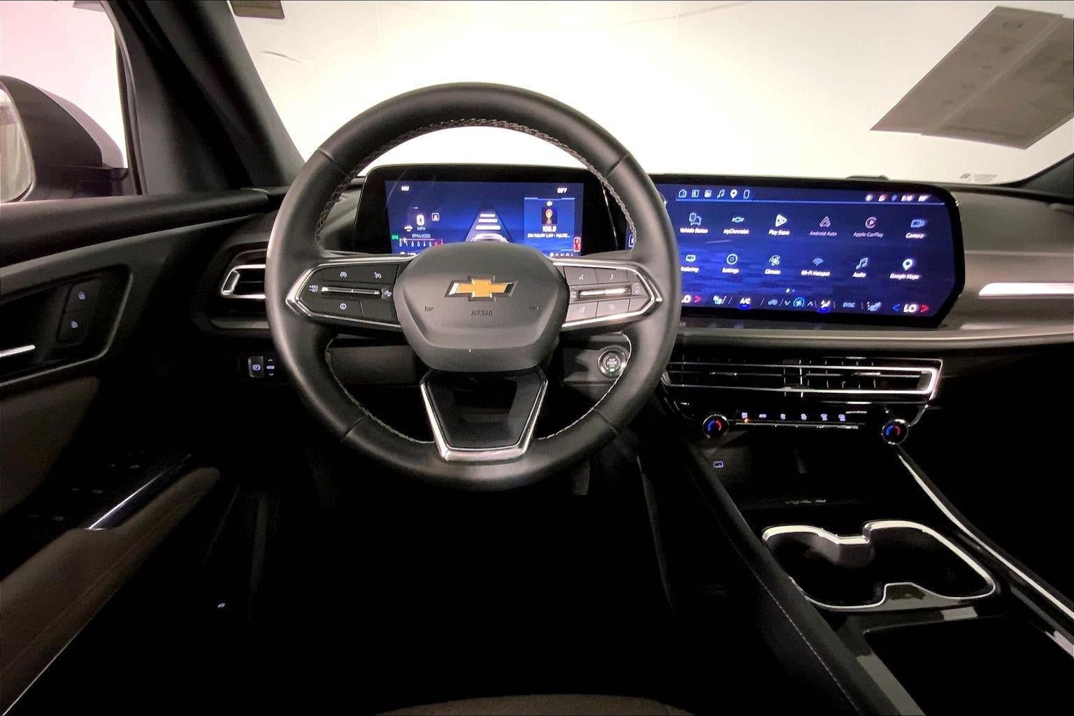Used 2026 Chevrolet Traverse LT w/ Driver Confidence Package FWD image 5