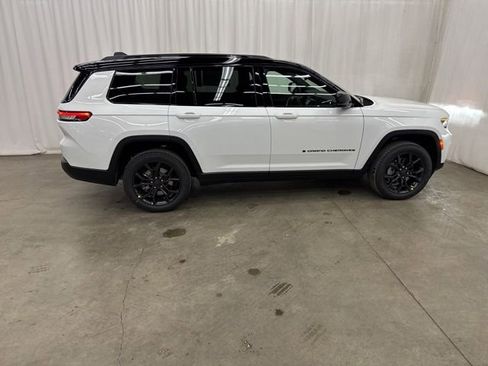 New 2025 Jeep Grand Cherokee L Limited w/ Trailer Tow Package image 31