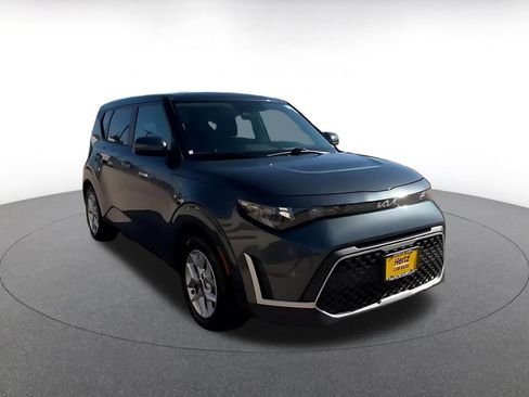 Used 2025 Kia Soul LX w/ LX Technology Package FWD image 3