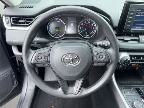Used 2022 Toyota RAV4 XLE image 26