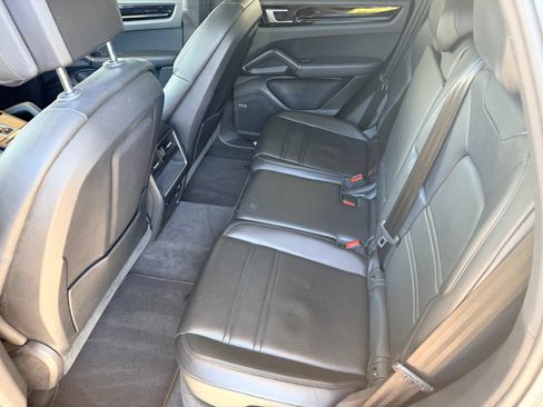 Used 2019 Porsche Cayenne AWD/4WD image 20