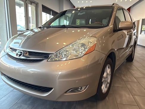 Used 2006 Toyota Sienna XLE Limited w/ XLE Limited Pkg 2 AWD/4WD image 3