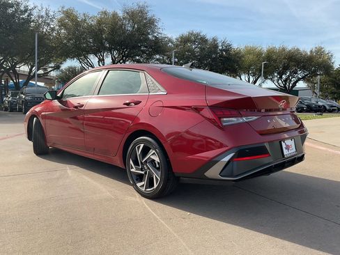 Used 2025 Hyundai Elantra SEL image 7