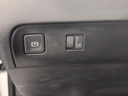 Used 2023 Buick Enclave Essence AWD/4WD image 10