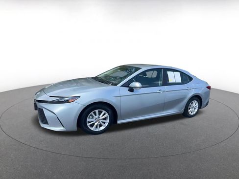 Used 2025 Toyota Camry LE image 8