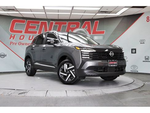 Used 2026 Nissan Kicks SV FWD image 1