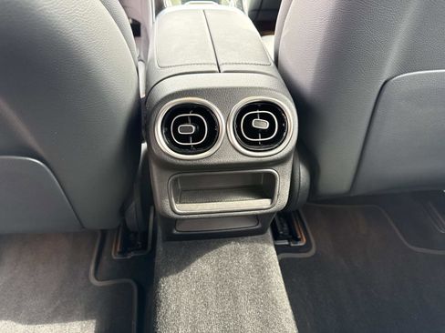 Used 2024 Mercedes-Benz GLC 300 image 16