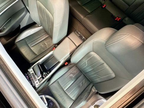 Used 2022 Audi e-tron Premium w/ Convenience Plus Package image 20