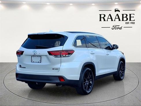 Used 2019 Toyota Highlander SE image 7