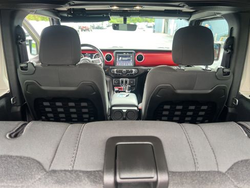 Used 2022 Jeep Wrangler Rubicon AWD/4WD image 25