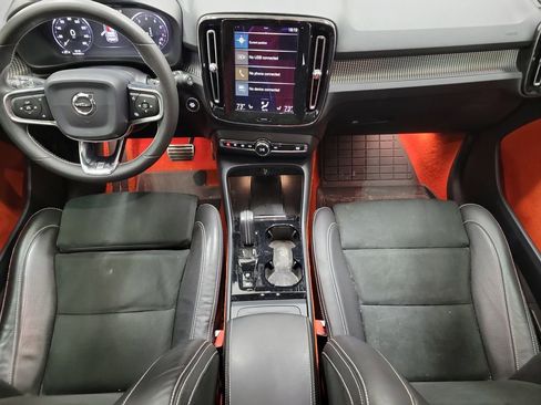 Used 2019 Volvo XC40 T5 R-Design image 16