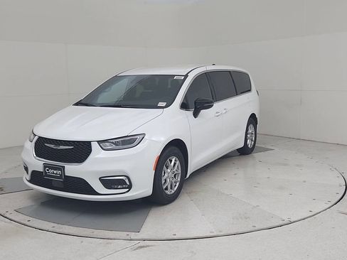 New 2026 Chrysler Pacifica Select image 6