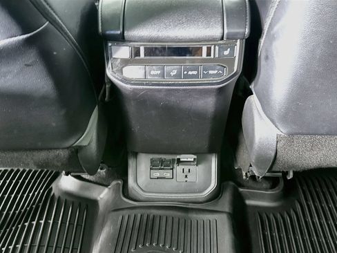 Used 2022 Toyota Highlander Platinum FWD image 22