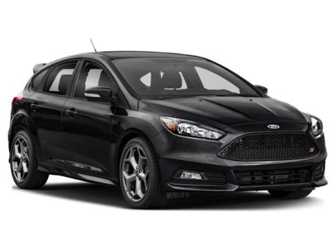 Used 2018 Ford Focus ST w/ Equipment Group 402A FWD image 6