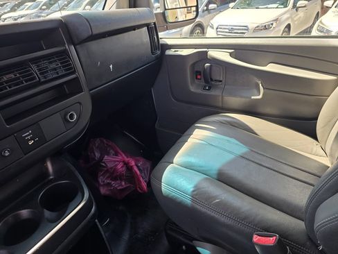 Used 2014 Chevrolet Express 2500 Extended RWD image 22