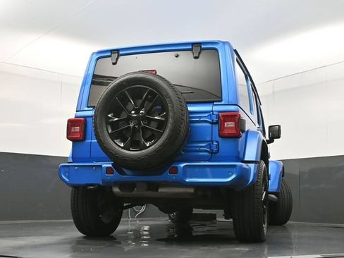 Used 2021 Jeep Wrangler Unlimited Sahara AWD/4WD image 30
