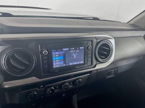 Used 2016 Toyota Tacoma SR5 w/ SR5 Appearance Package (SN) image 18