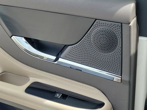 Used 2024 Lincoln Corsair FWD image 18