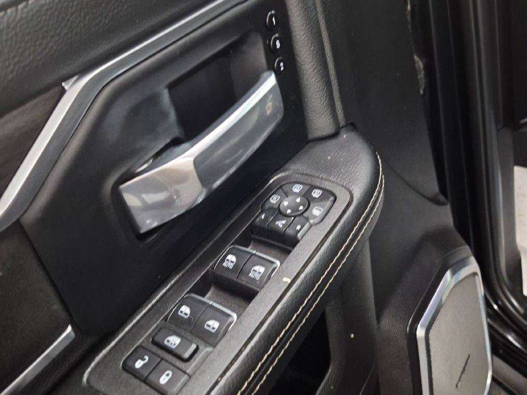 Used 2025 RAM 2500 Laramie AWD/4WD image 10