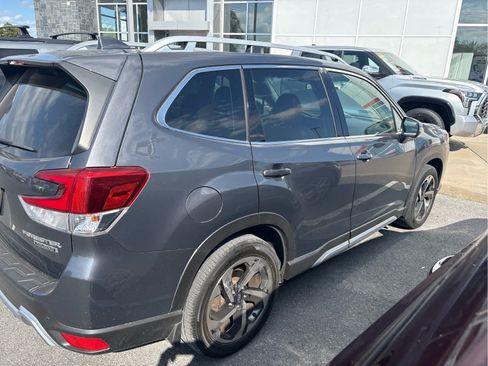 Used 2022 Subaru Forester Touring AWD/4WD image 3