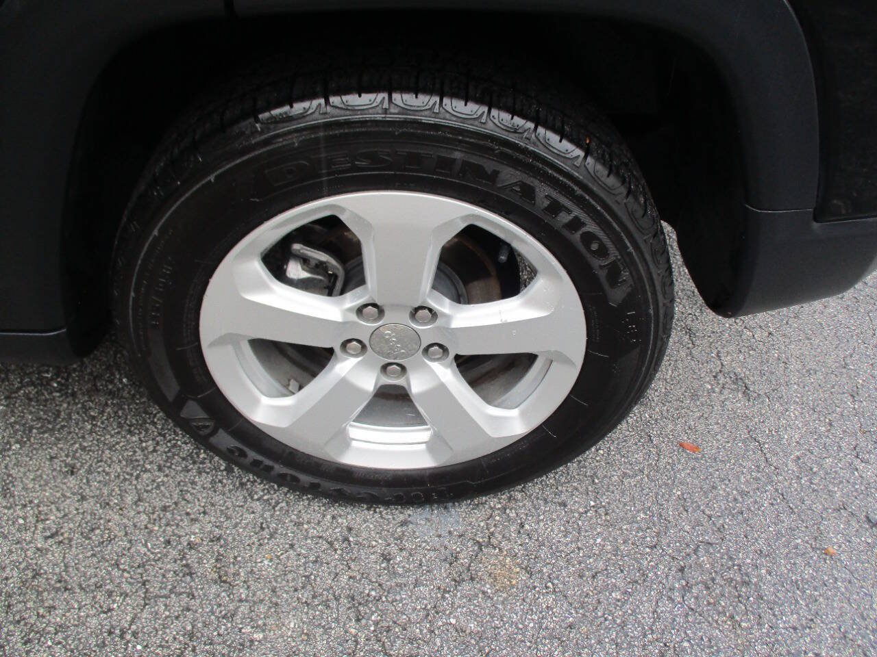 Used 2018 Jeep Compass Latitude w/ Popular Equipment Group FWD image 30