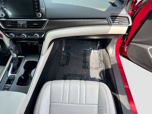 Used 2018 Honda Accord EX image 16