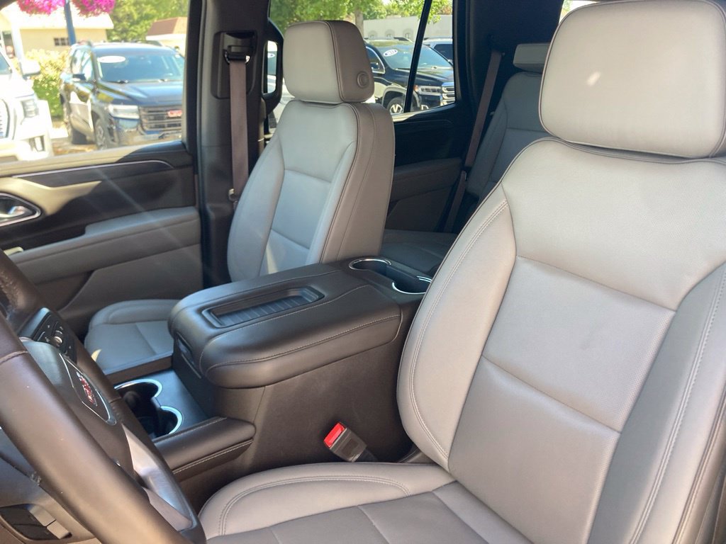 Certified 2023 GMC Yukon SLT w/ SLT Luxury Package AWD/4WD image 28