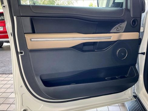 Used 2024 Ford Expedition Max Limited image 2