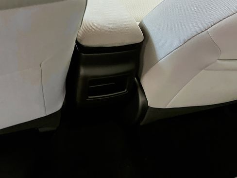 Used 2019 Toyota Corolla LE image 27