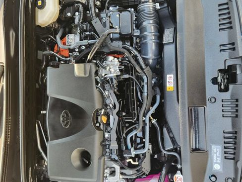 Used 2025 Toyota Camry SE FWD image 19