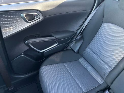 Used 2025 Kia Soul LX w/ LX Technology Package FWD image 37