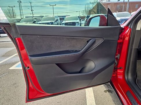 Used 2021 Tesla Model Y Long Range image 12