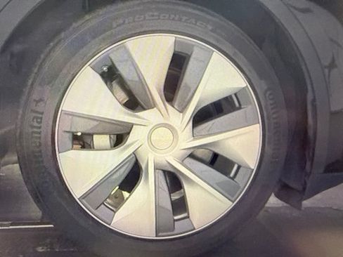 Used 2023 Tesla Model Y 2WD image 8