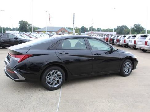 New 2026 Hyundai Elantra Hybrid FWD image 7