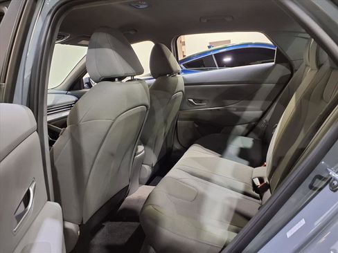 Used 2023 Hyundai Elantra SE w/ Cargo Package image 16