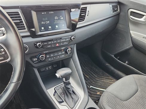 Used 2018 Kia Niro LX image 26