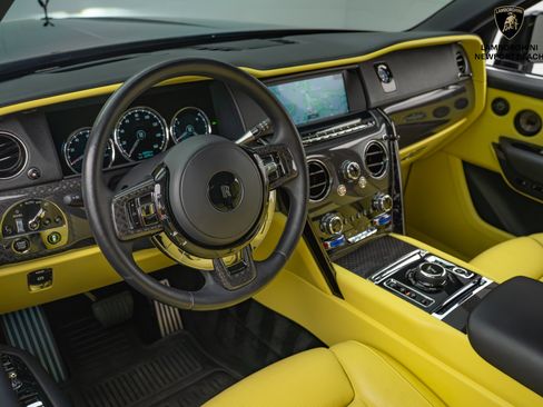 Used 2022 Rolls-Royce Cullinan Black Badge w/ Dark Exterior Package image 20