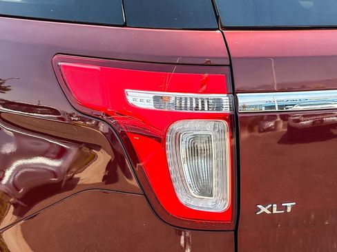 Used 2015 Ford Explorer XLT w/ Equipment Group 202A AWD/4WD image 8