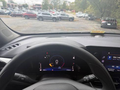 Used 2025 Chevrolet TrailBlazer LT image 34